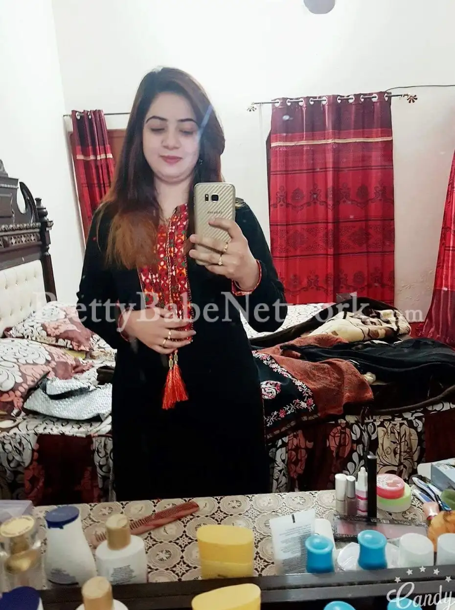 Married Muslim Wife Safina—A Mature Housewife Escort in Noida Extension Phase 2